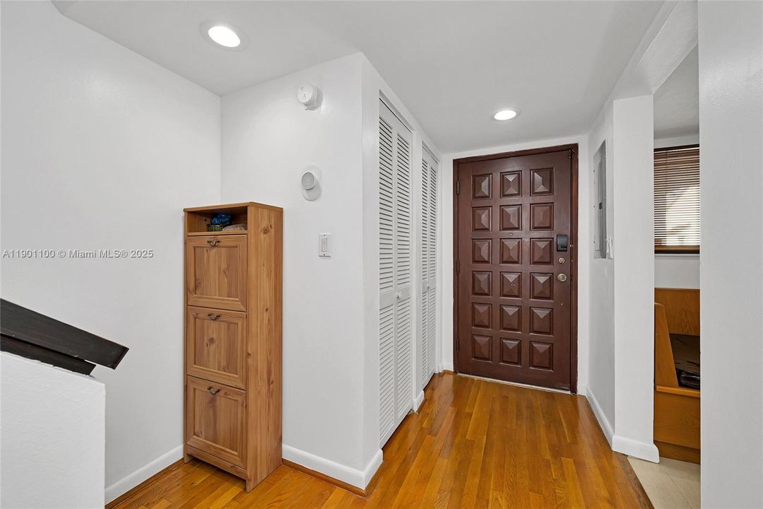 Recently Rented: $5,450 (3 beds, 3 baths, 1852 Square Feet)