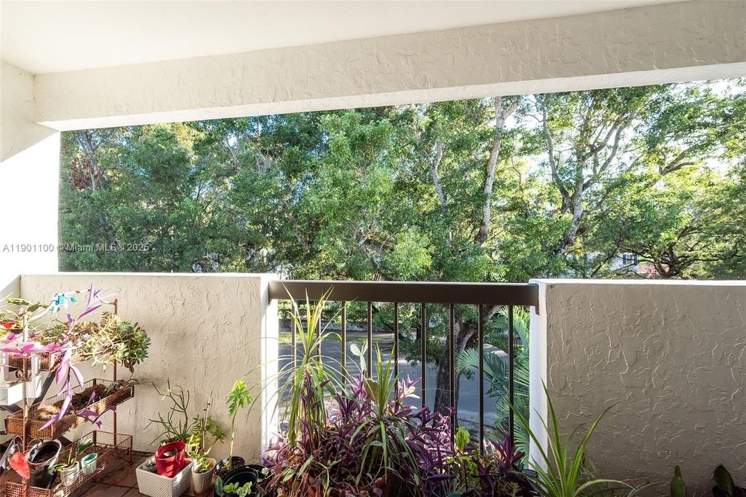 Recently Rented: $5,450 (3 beds, 3 baths, 1852 Square Feet)