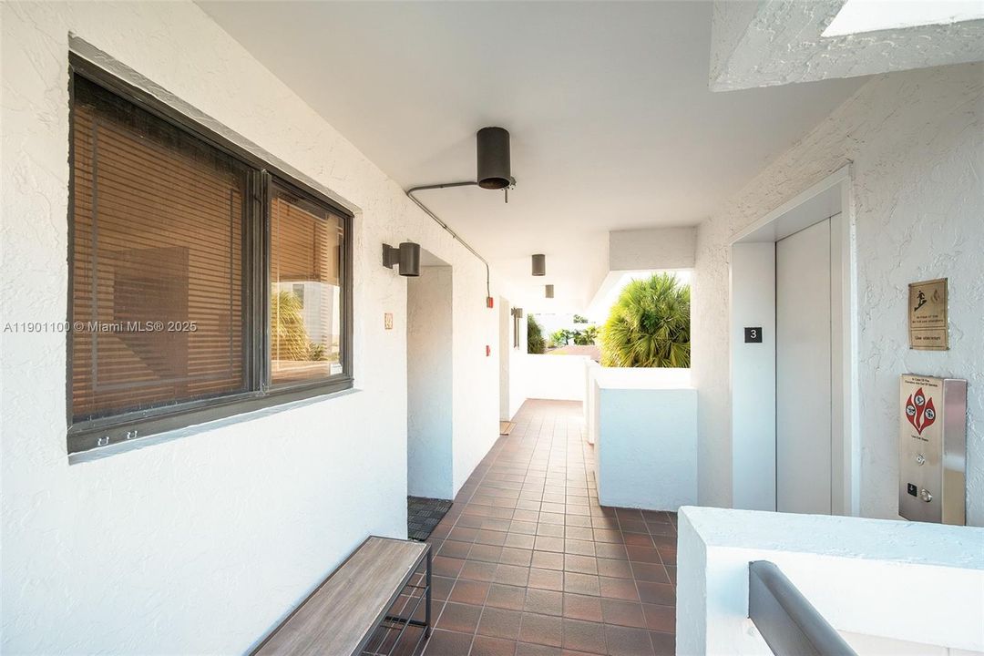 Recently Rented: $5,450 (3 beds, 3 baths, 1852 Square Feet)