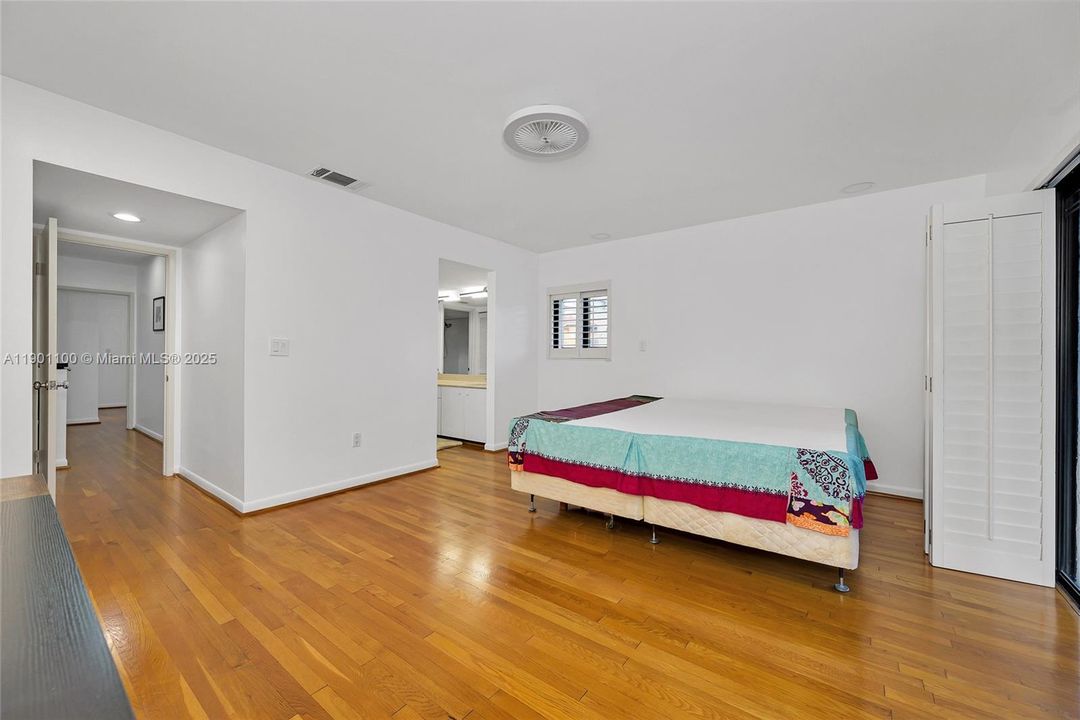 Recently Rented: $5,450 (3 beds, 3 baths, 1852 Square Feet)