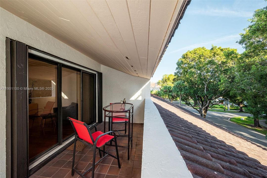 Recently Rented: $5,450 (3 beds, 3 baths, 1852 Square Feet)