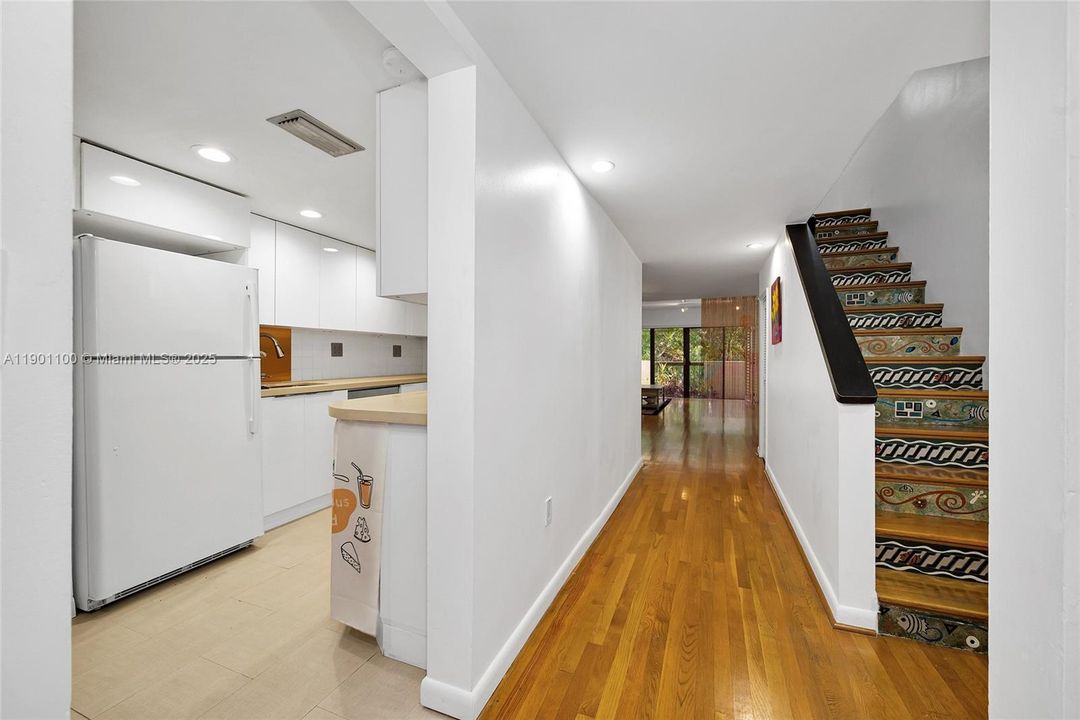 Recently Rented: $5,450 (3 beds, 3 baths, 1852 Square Feet)