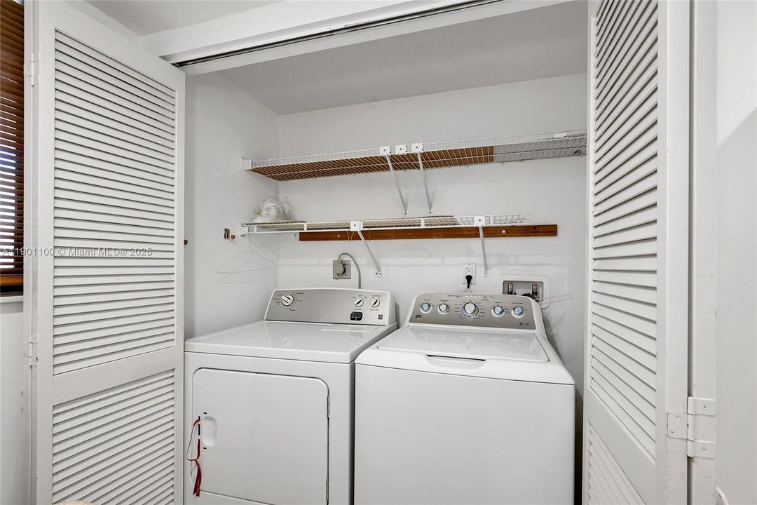 Recently Rented: $5,450 (3 beds, 3 baths, 1852 Square Feet)