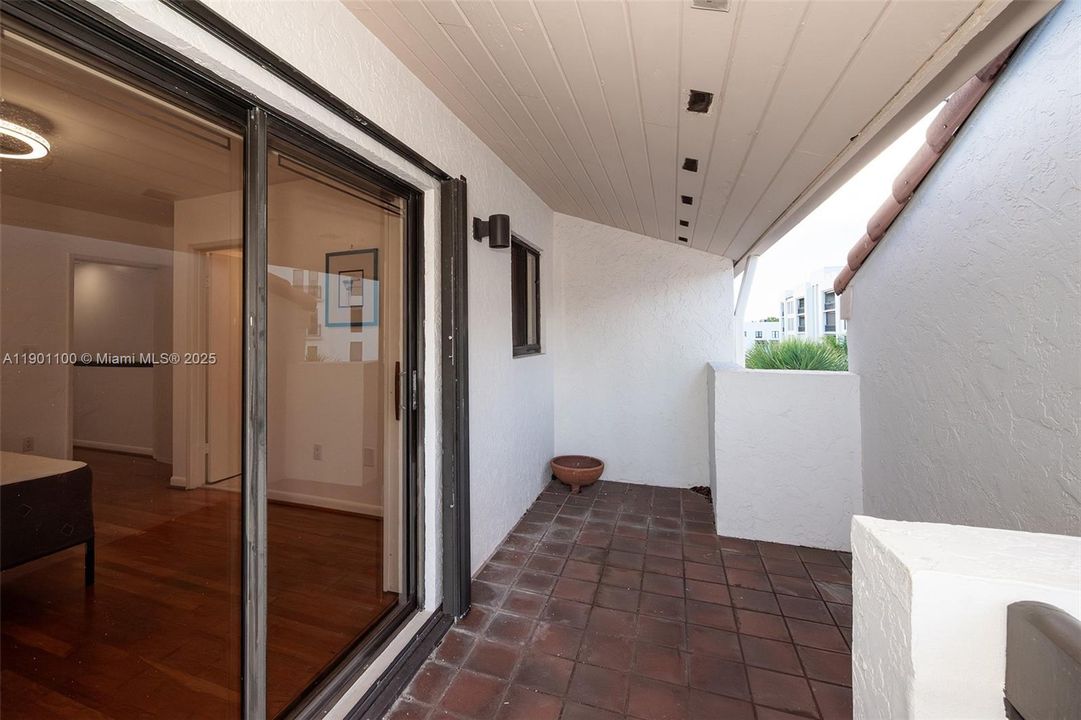 Recently Rented: $5,450 (3 beds, 3 baths, 1852 Square Feet)