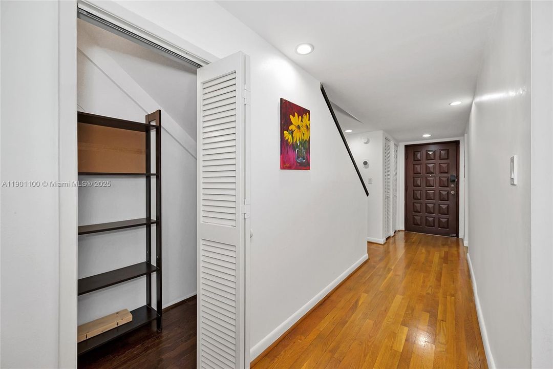 Recently Rented: $5,450 (3 beds, 3 baths, 1852 Square Feet)