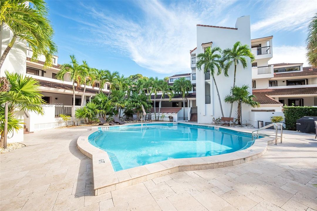 Recently Rented: $5,450 (3 beds, 3 baths, 1852 Square Feet)