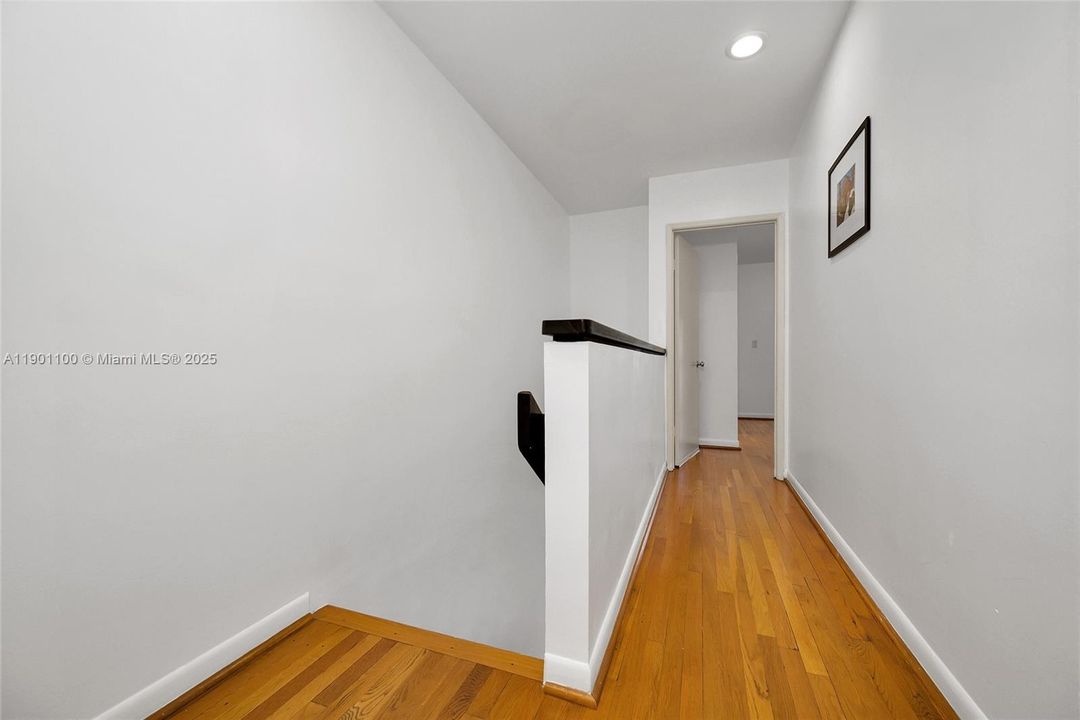 Recently Rented: $5,450 (3 beds, 3 baths, 1852 Square Feet)