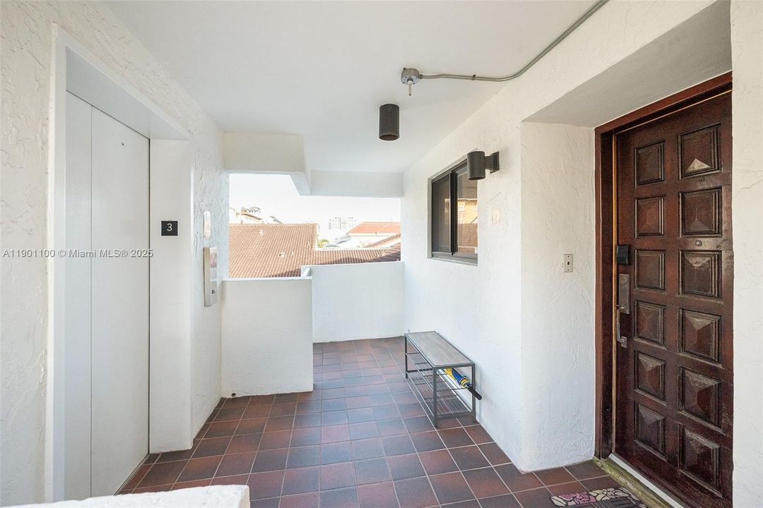 Recently Rented: $5,450 (3 beds, 3 baths, 1852 Square Feet)