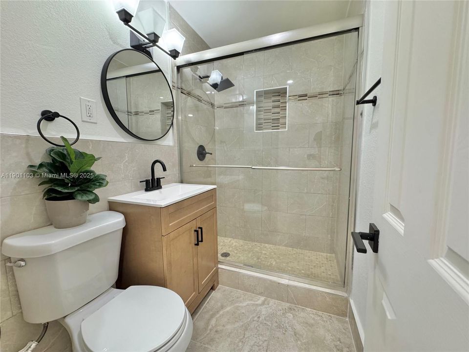 出租: $6,500 (5 贝兹, 3 浴室, 2211 平方英尺)