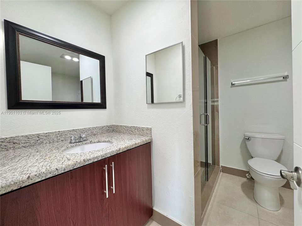 出租: $6,500 (5 贝兹, 3 浴室, 2211 平方英尺)