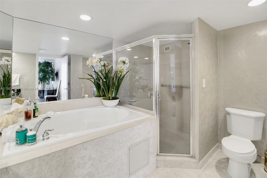 待售: $829,000 (2 贝兹, 2 浴室, 1650 平方英尺)