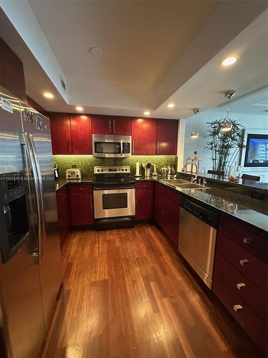 待售: $829,000 (2 贝兹, 2 浴室, 1650 平方英尺)