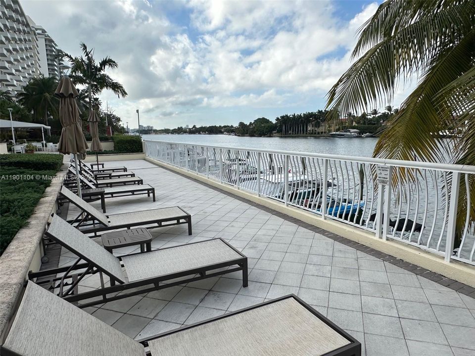 Pool area, intracoastal front