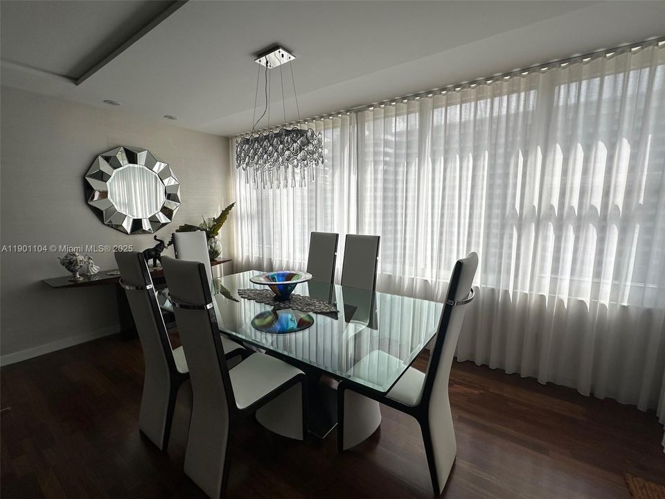 待售: $829,000 (2 贝兹, 2 浴室, 1650 平方英尺)