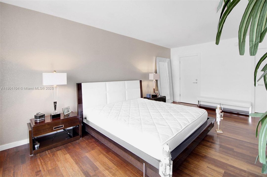 待售: $829,000 (2 贝兹, 2 浴室, 1650 平方英尺)