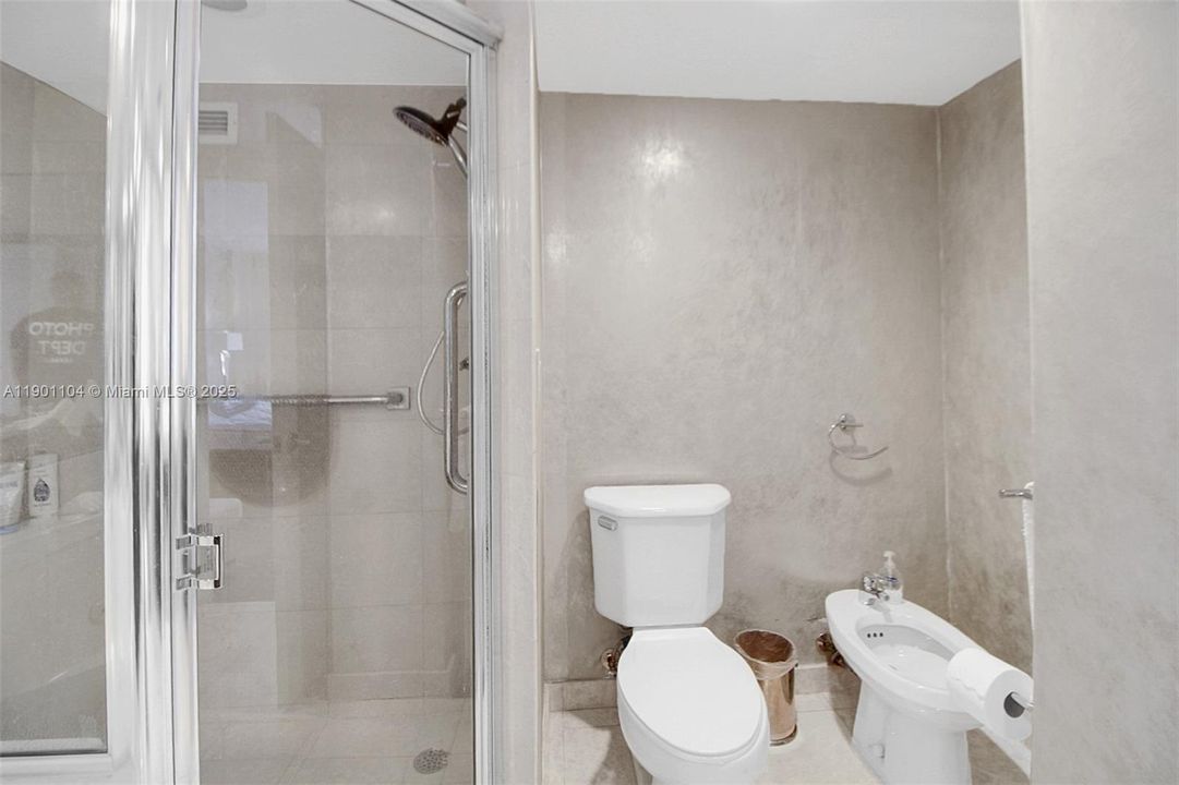 待售: $829,000 (2 贝兹, 2 浴室, 1650 平方英尺)