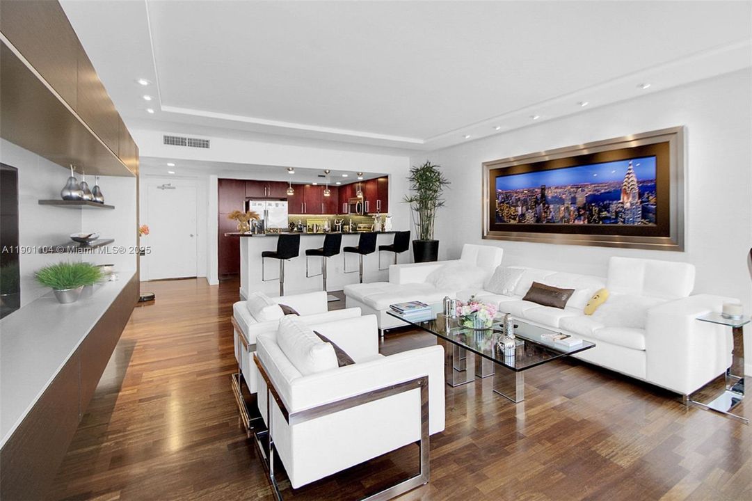 待售: $829,000 (2 贝兹, 2 浴室, 1650 平方英尺)