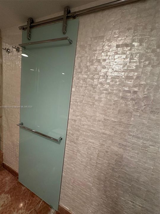 待售: $829,000 (2 贝兹, 2 浴室, 1650 平方英尺)