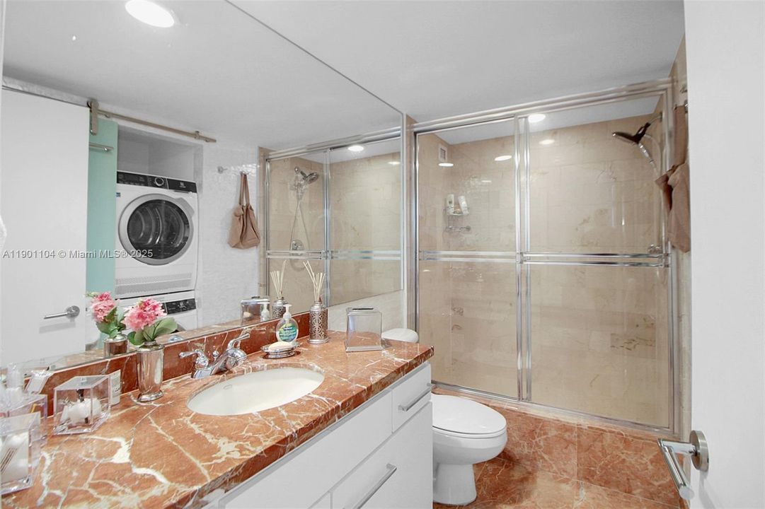 待售: $829,000 (2 贝兹, 2 浴室, 1650 平方英尺)