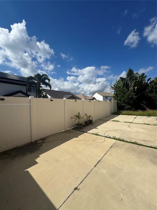 Recently Sold: $595,000 (5 beds, 2 baths, 2881 Square Feet)