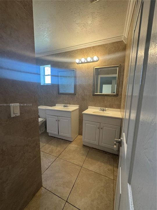 Recently Sold: $595,000 (5 beds, 2 baths, 2881 Square Feet)