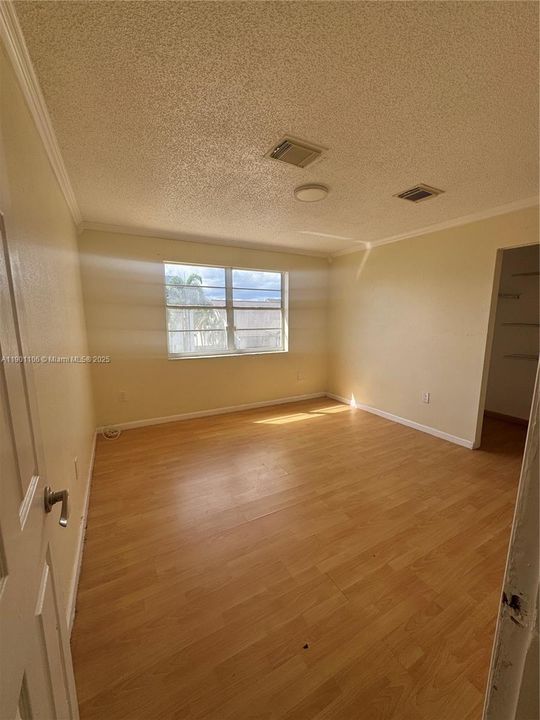 Recently Sold: $595,000 (5 beds, 2 baths, 2881 Square Feet)