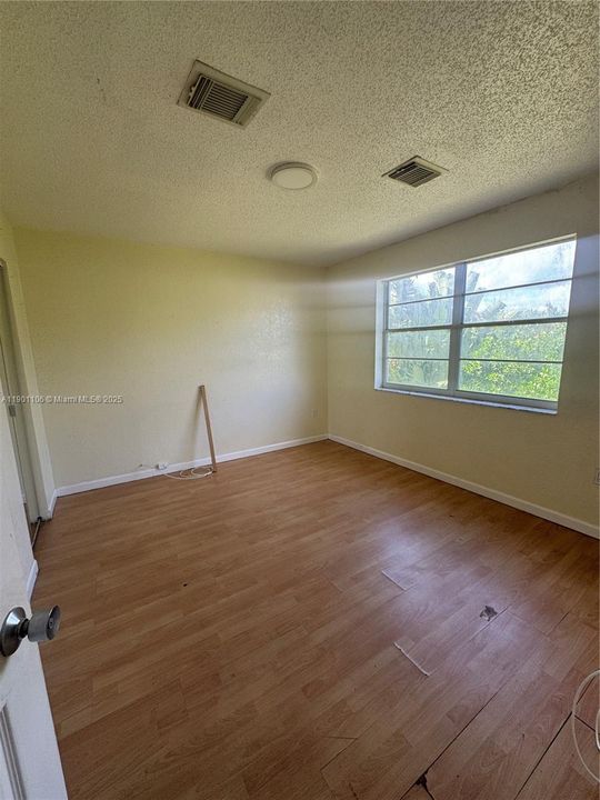 Recently Sold: $595,000 (5 beds, 2 baths, 2881 Square Feet)