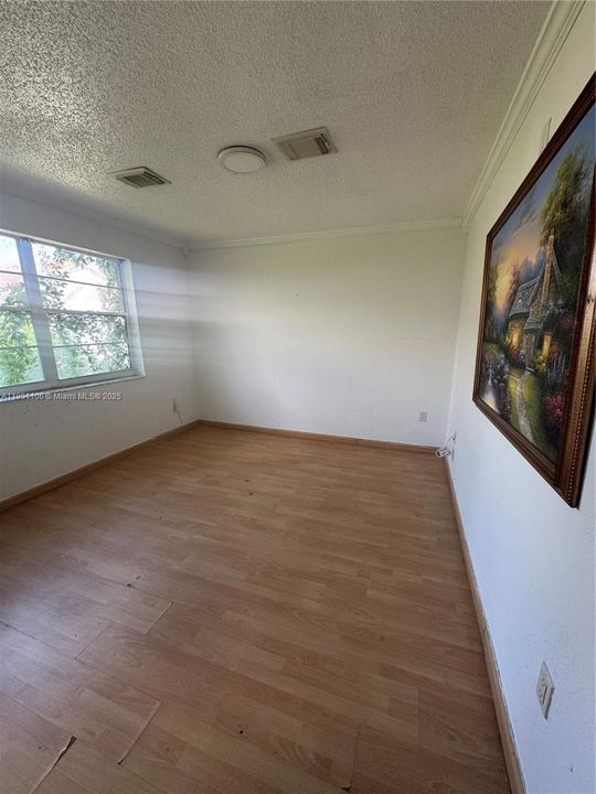 Recently Sold: $595,000 (5 beds, 2 baths, 2881 Square Feet)