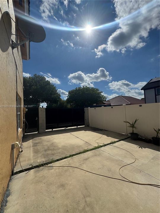 Recently Sold: $595,000 (5 beds, 2 baths, 2881 Square Feet)