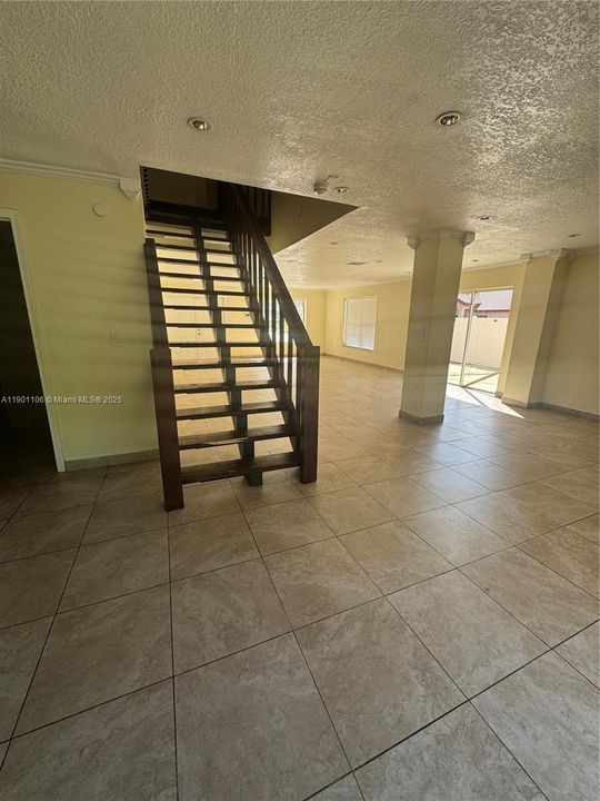 Recently Sold: $595,000 (5 beds, 2 baths, 2881 Square Feet)