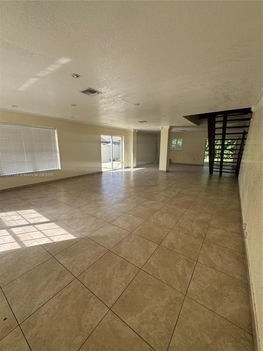 Recently Sold: $595,000 (5 beds, 2 baths, 2881 Square Feet)