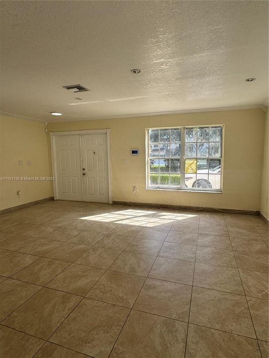 Recently Sold: $595,000 (5 beds, 2 baths, 2881 Square Feet)