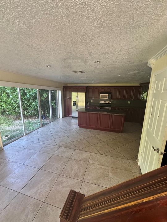 Recently Sold: $595,000 (5 beds, 2 baths, 2881 Square Feet)