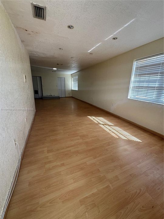 Recently Sold: $595,000 (5 beds, 2 baths, 2881 Square Feet)