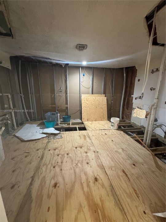 Recently Sold: $595,000 (5 beds, 2 baths, 2881 Square Feet)