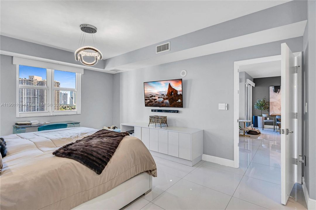 出租: $7,450 (3 贝兹, 3 浴室, 1702 平方英尺)