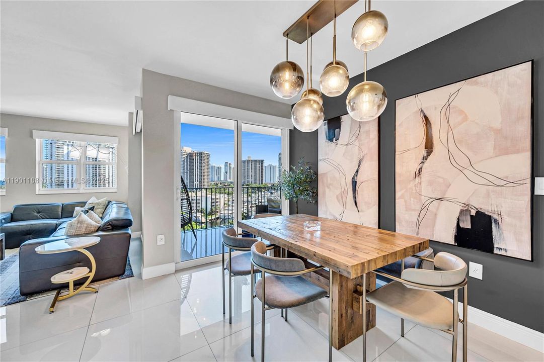 出租: $7,450 (3 贝兹, 3 浴室, 1702 平方英尺)