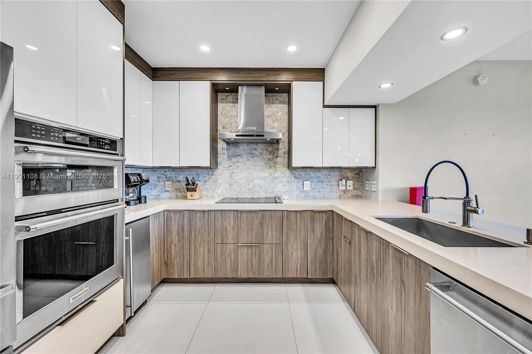 出租: $7,450 (3 贝兹, 3 浴室, 1702 平方英尺)