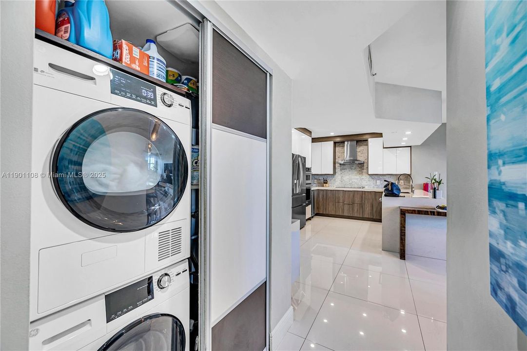 出租: $7,450 (3 贝兹, 3 浴室, 1702 平方英尺)