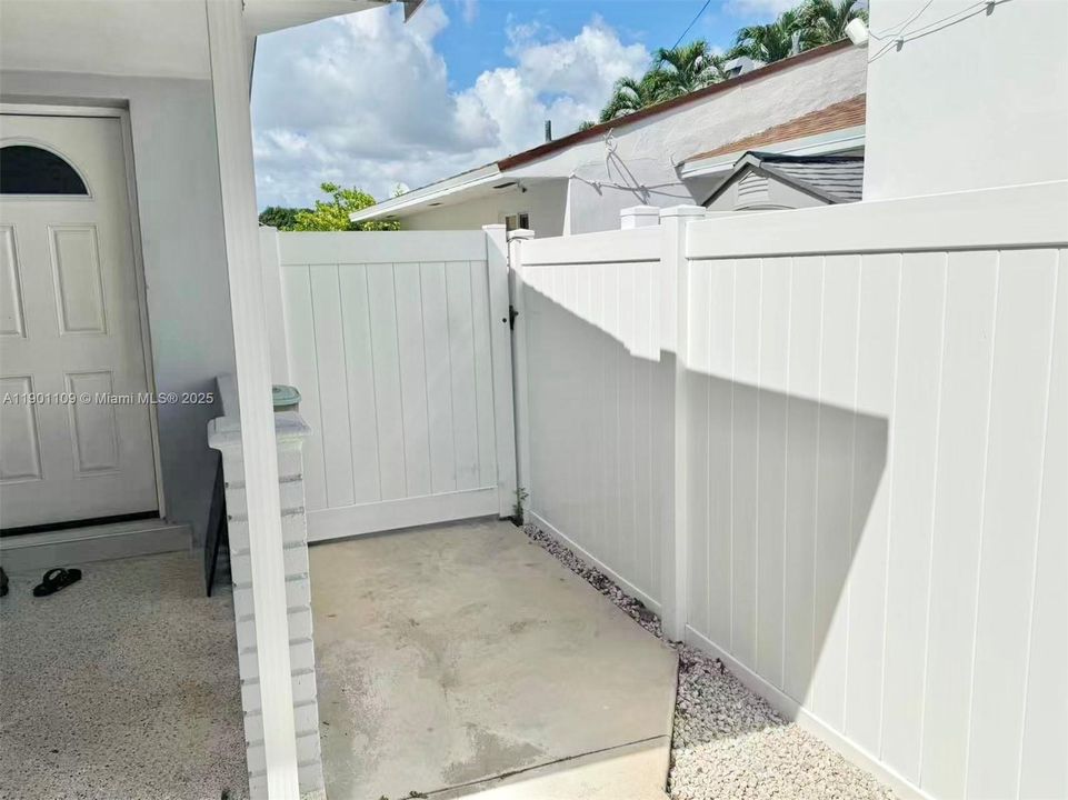 Recently Rented: $1,400 (0 beds, 1 baths, 0 Square Feet)