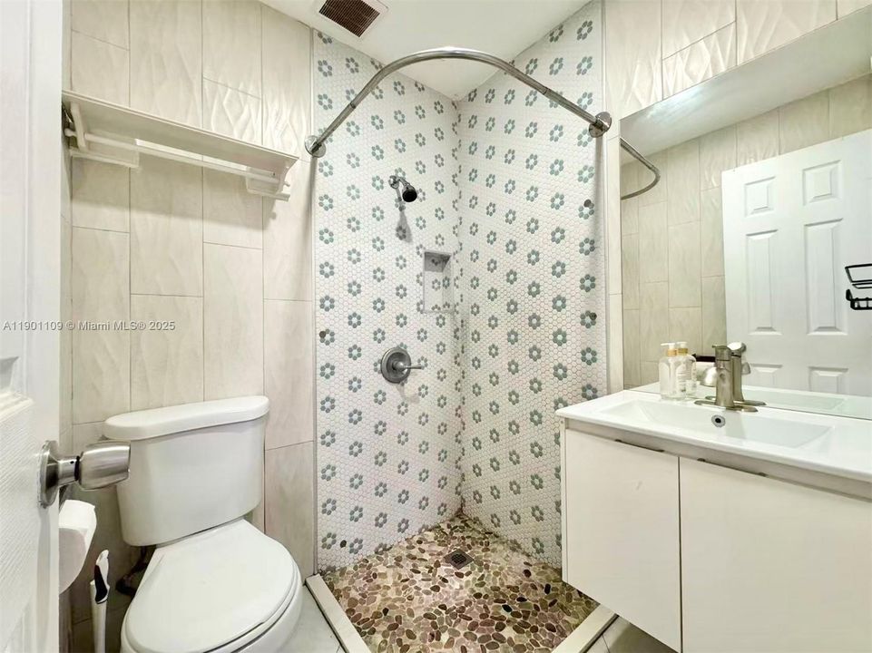 Recently Rented: $1,400 (0 beds, 1 baths, 0 Square Feet)