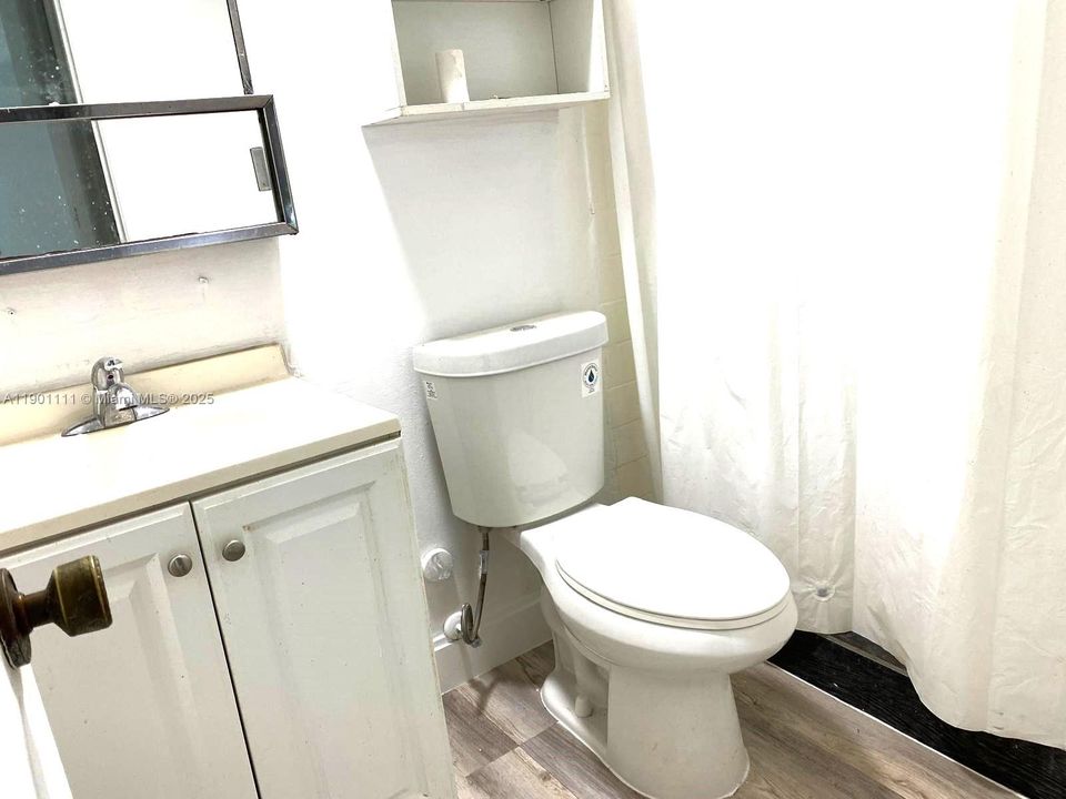 For Rent: $1,750 (1 beds, 1 baths, 760 Square Feet)