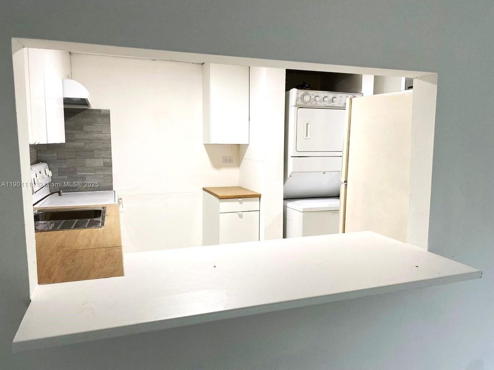 For Rent: $1,750 (1 beds, 1 baths, 760 Square Feet)