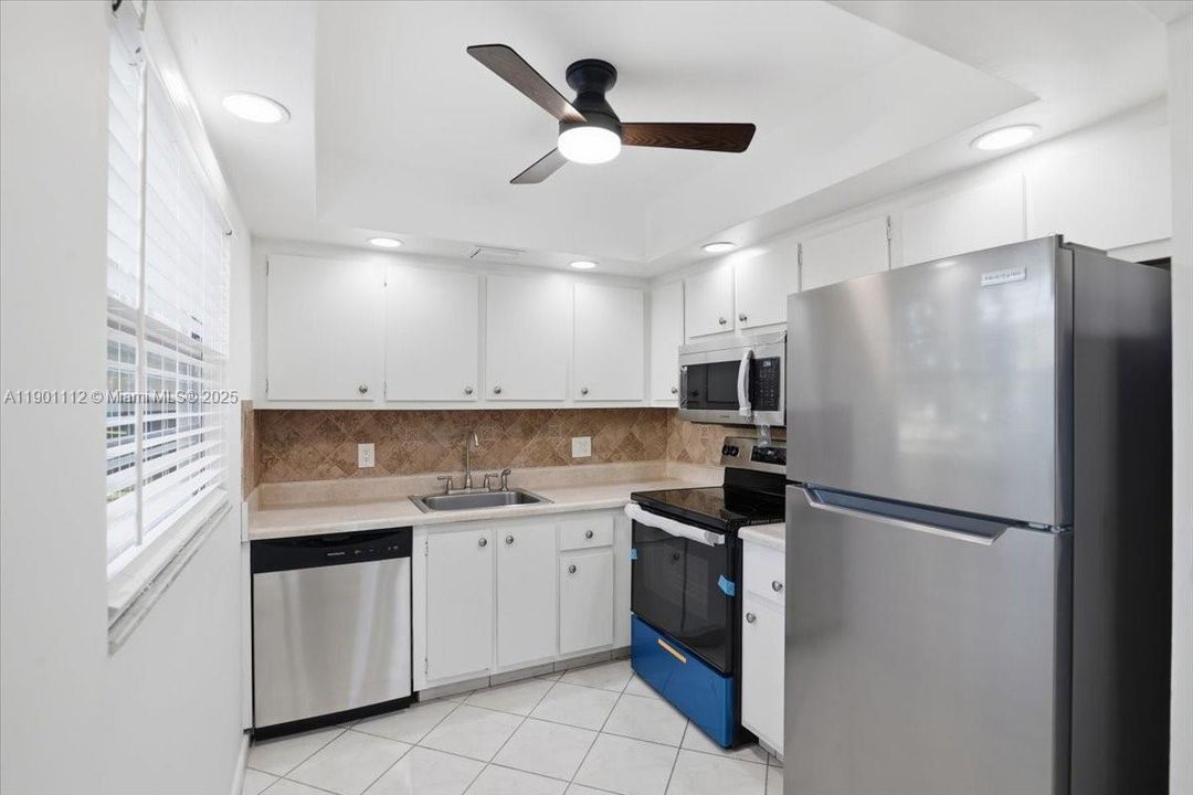 For Rent: $1,800 (2 beds, 1 baths, 954 Square Feet)