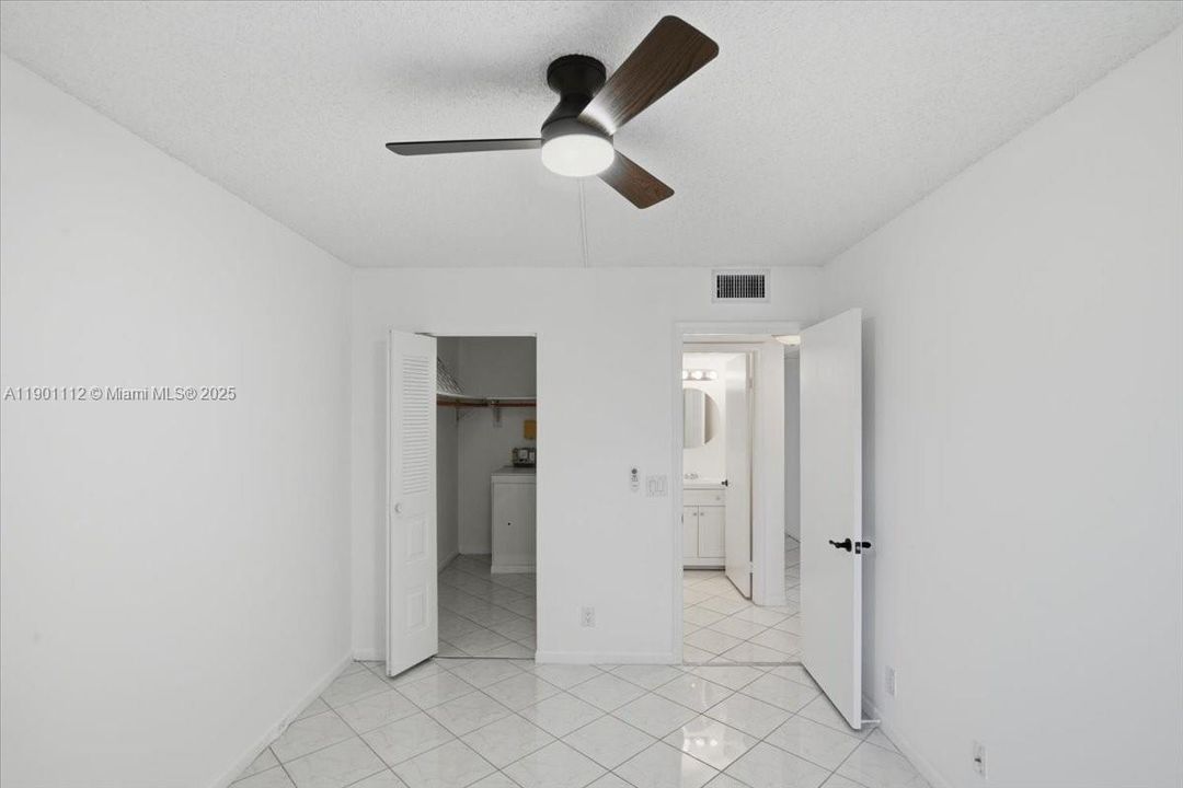 For Rent: $1,800 (2 beds, 1 baths, 954 Square Feet)