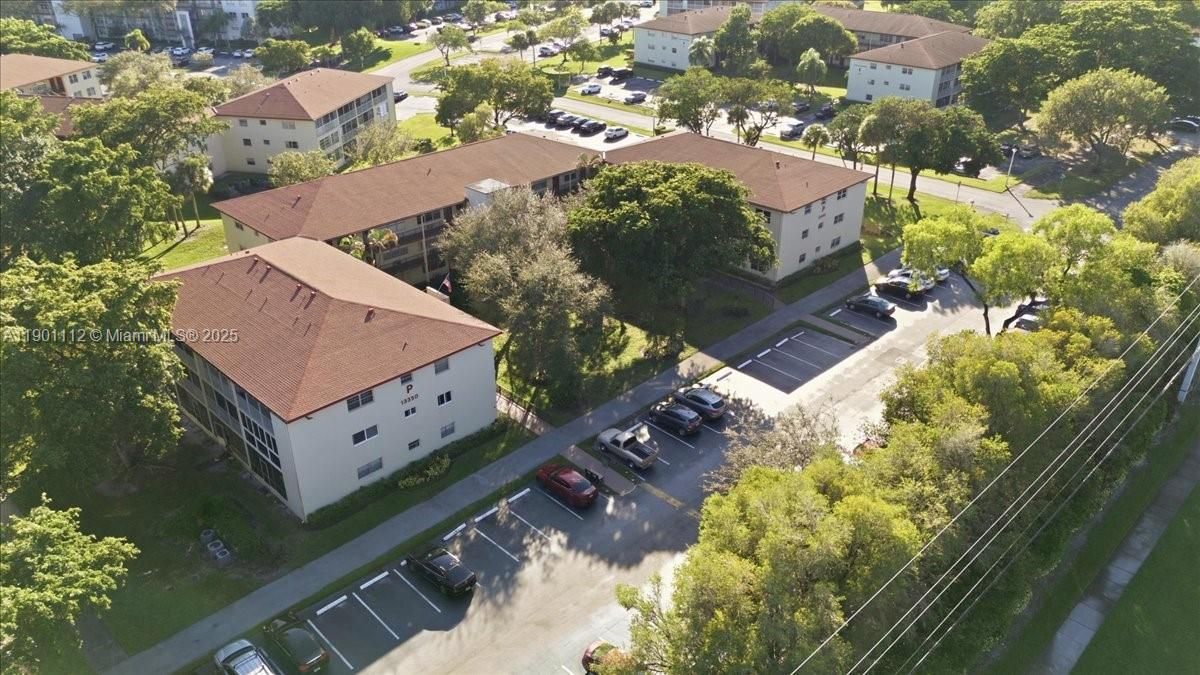 For Rent: $1,800 (2 beds, 1 baths, 954 Square Feet)