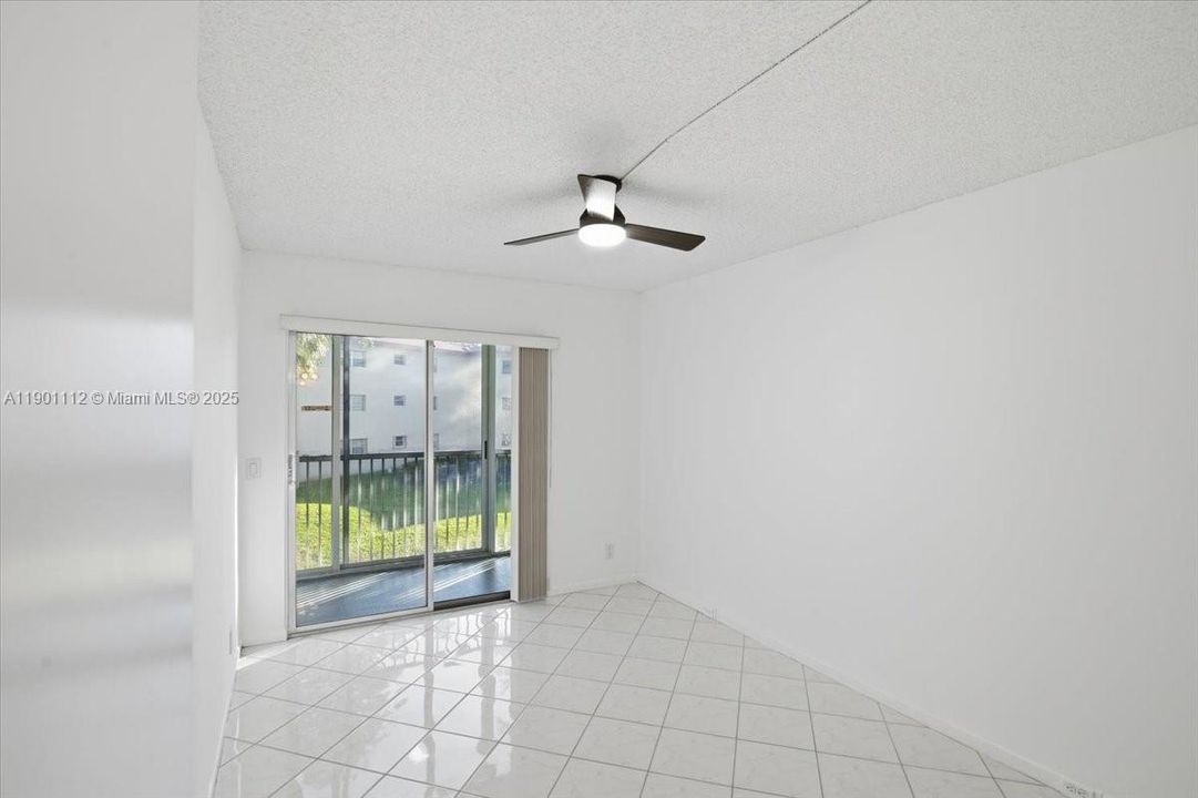 For Rent: $1,800 (2 beds, 1 baths, 954 Square Feet)