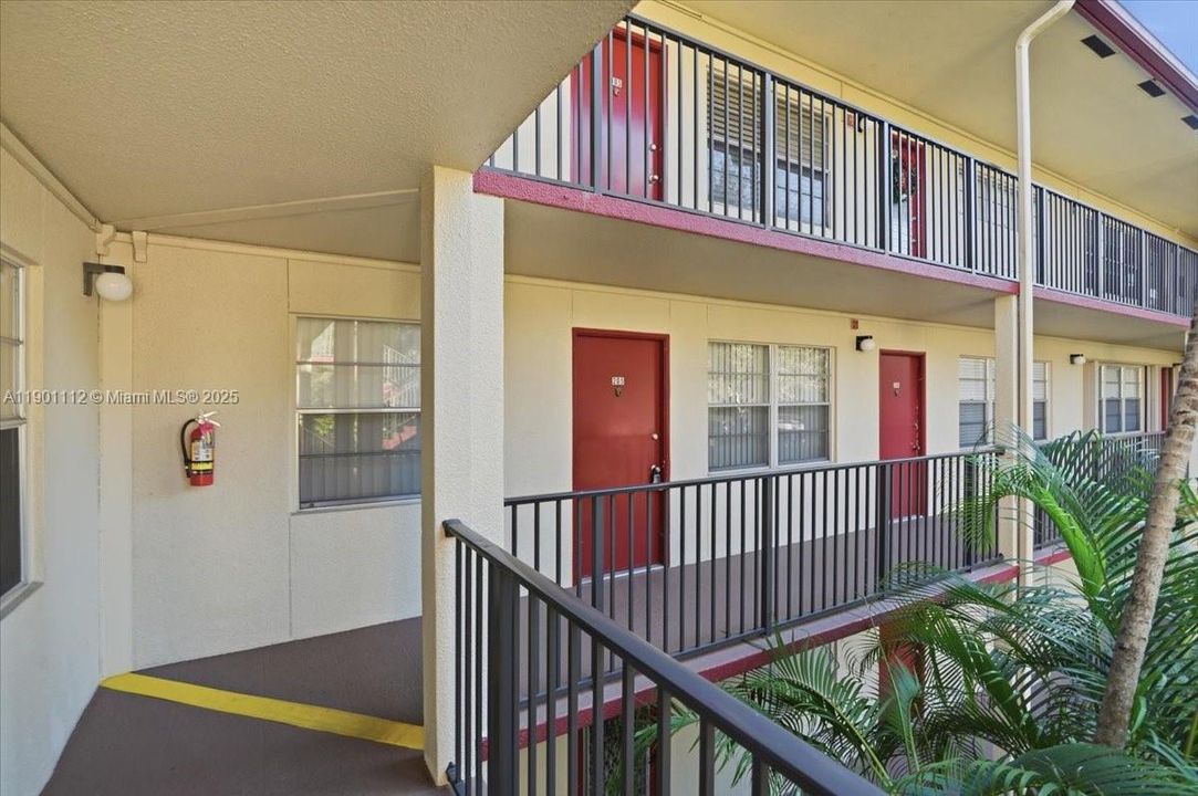 For Rent: $1,800 (2 beds, 1 baths, 954 Square Feet)