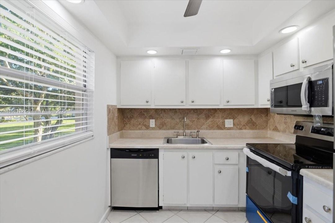 For Rent: $1,800 (2 beds, 1 baths, 954 Square Feet)