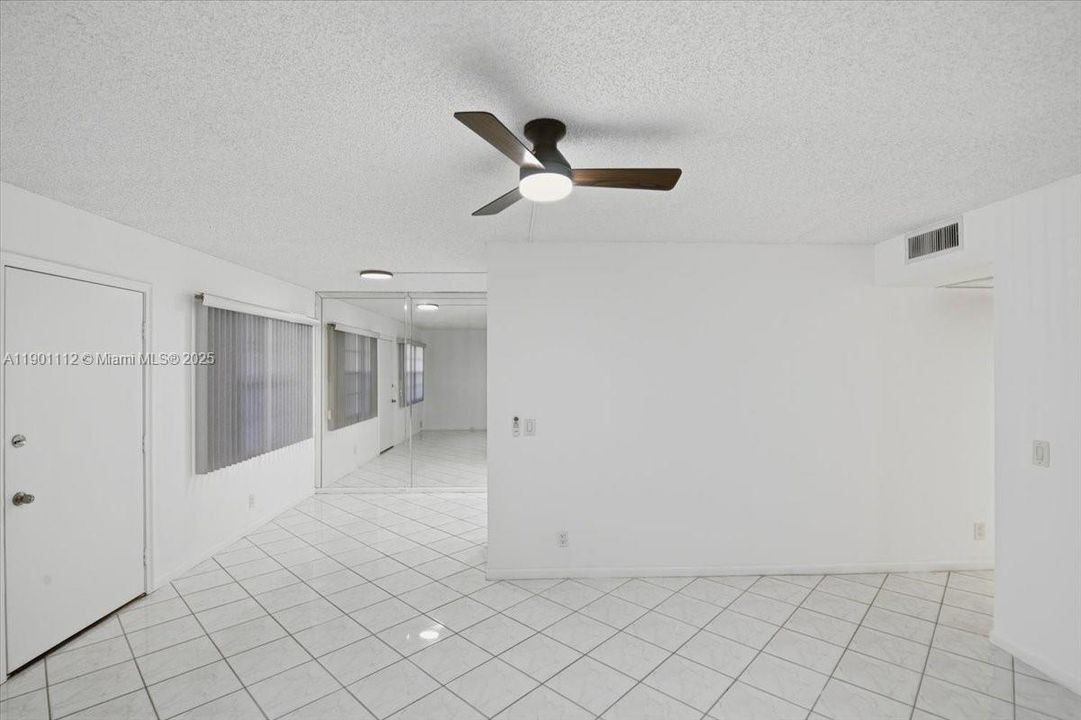 For Rent: $1,800 (2 beds, 1 baths, 954 Square Feet)